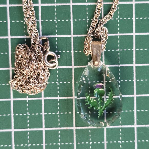 Glass thistle pendant, sterling silver setting & chain. - Picture 8 of 9